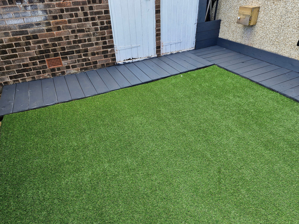 Why Artificial Grass Looks Better Than Natural Lawns in Winter